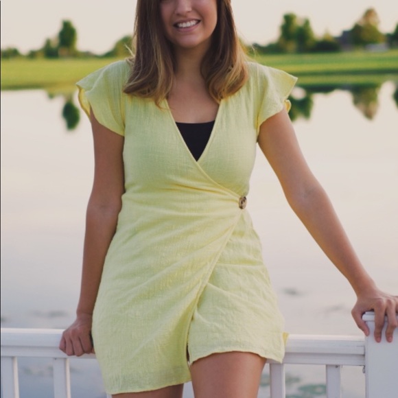 Dresses & Skirts - Adorable Yellow Dress